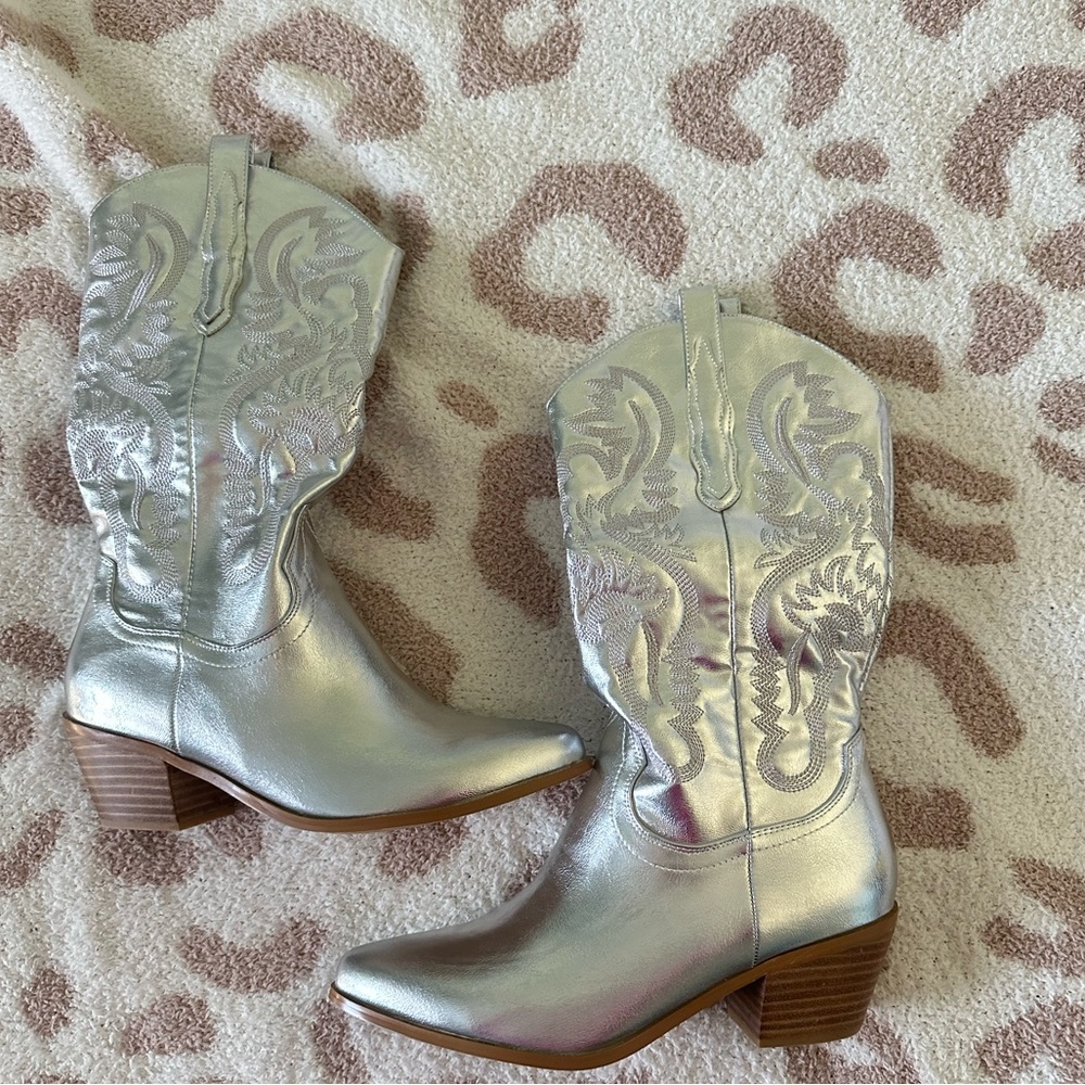 Silvery cowgirl boots
